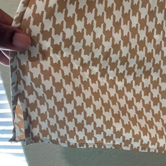 Talbots Beige Houndstooth Sleeveless Blouse - Picture 4 of 5